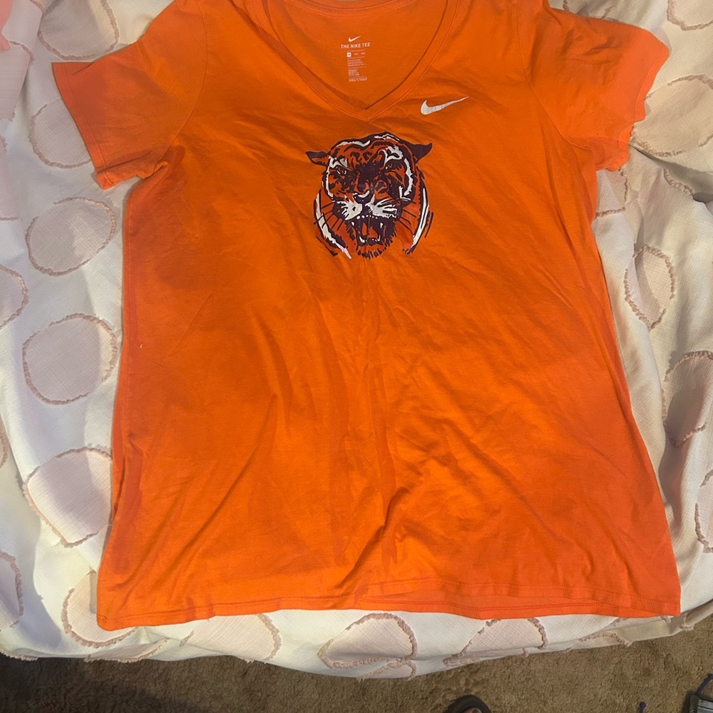 Nike Women’s Orange Tiger Graphic Tee Size XXL